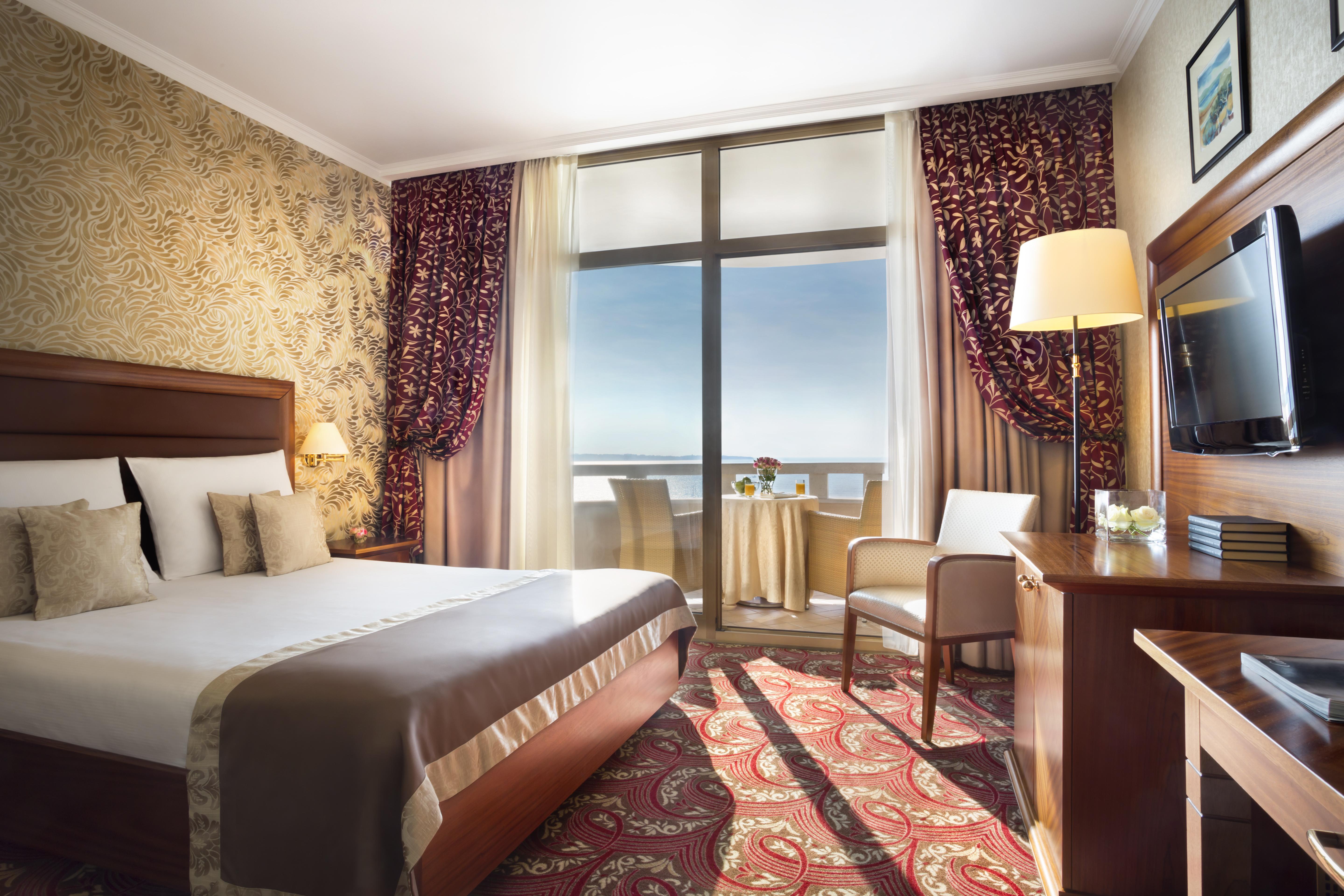Remisens Hotel Metropol Portorož Exterior foto A room at the hotel