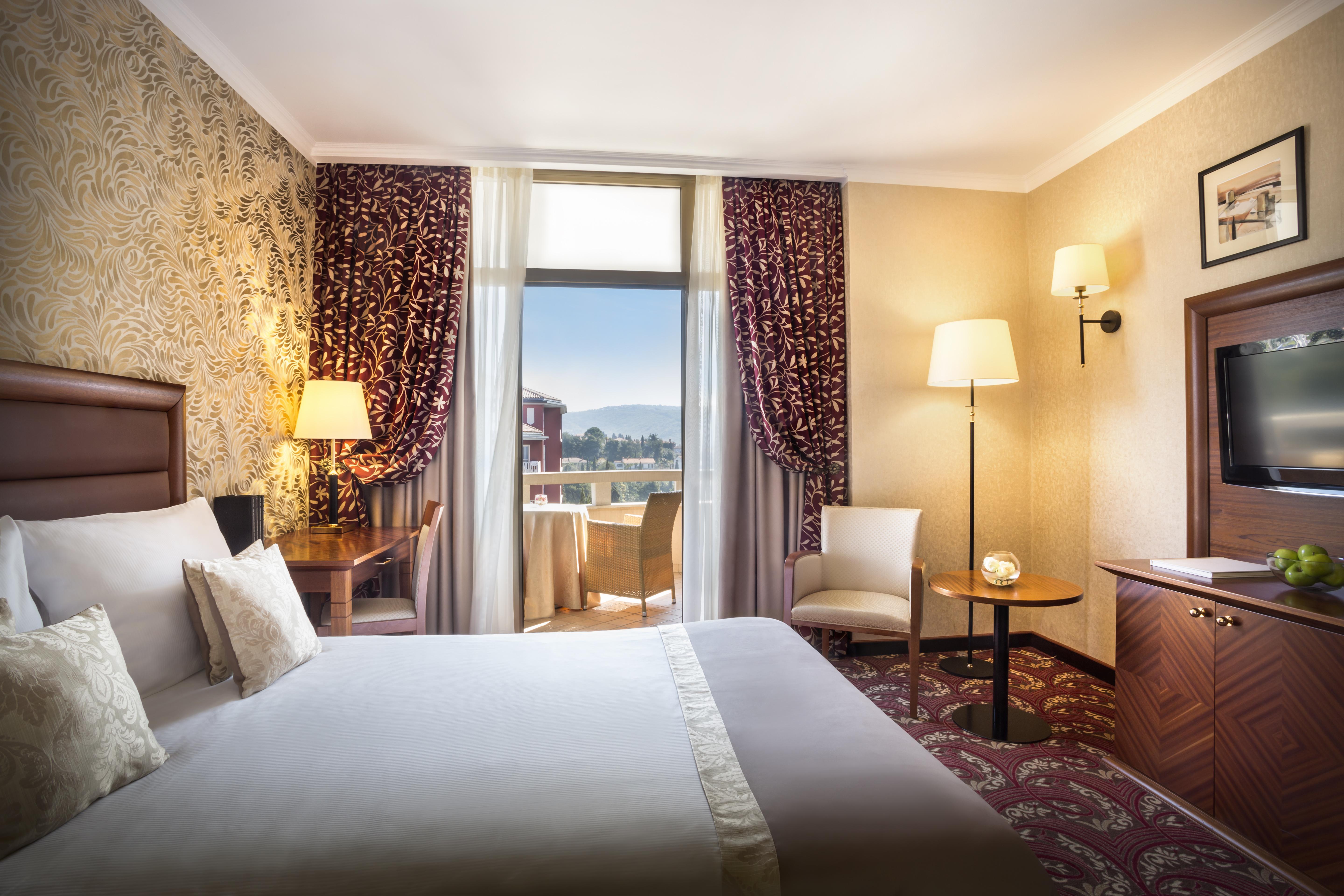 Remisens Hotel Metropol Portorož Exterior foto A room at the hotel