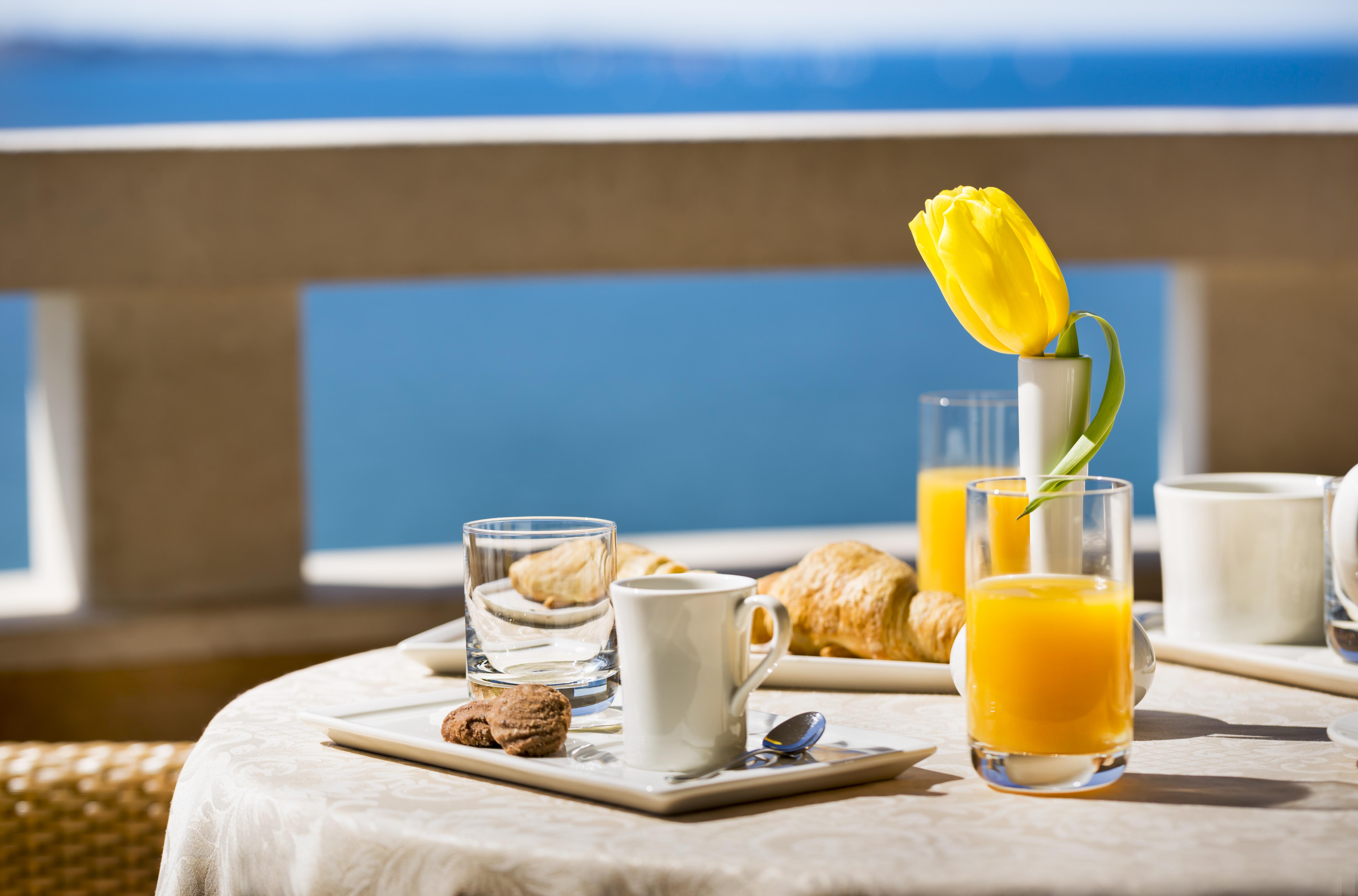 Remisens Hotel Metropol Portorož Exterior foto A continental breakfast