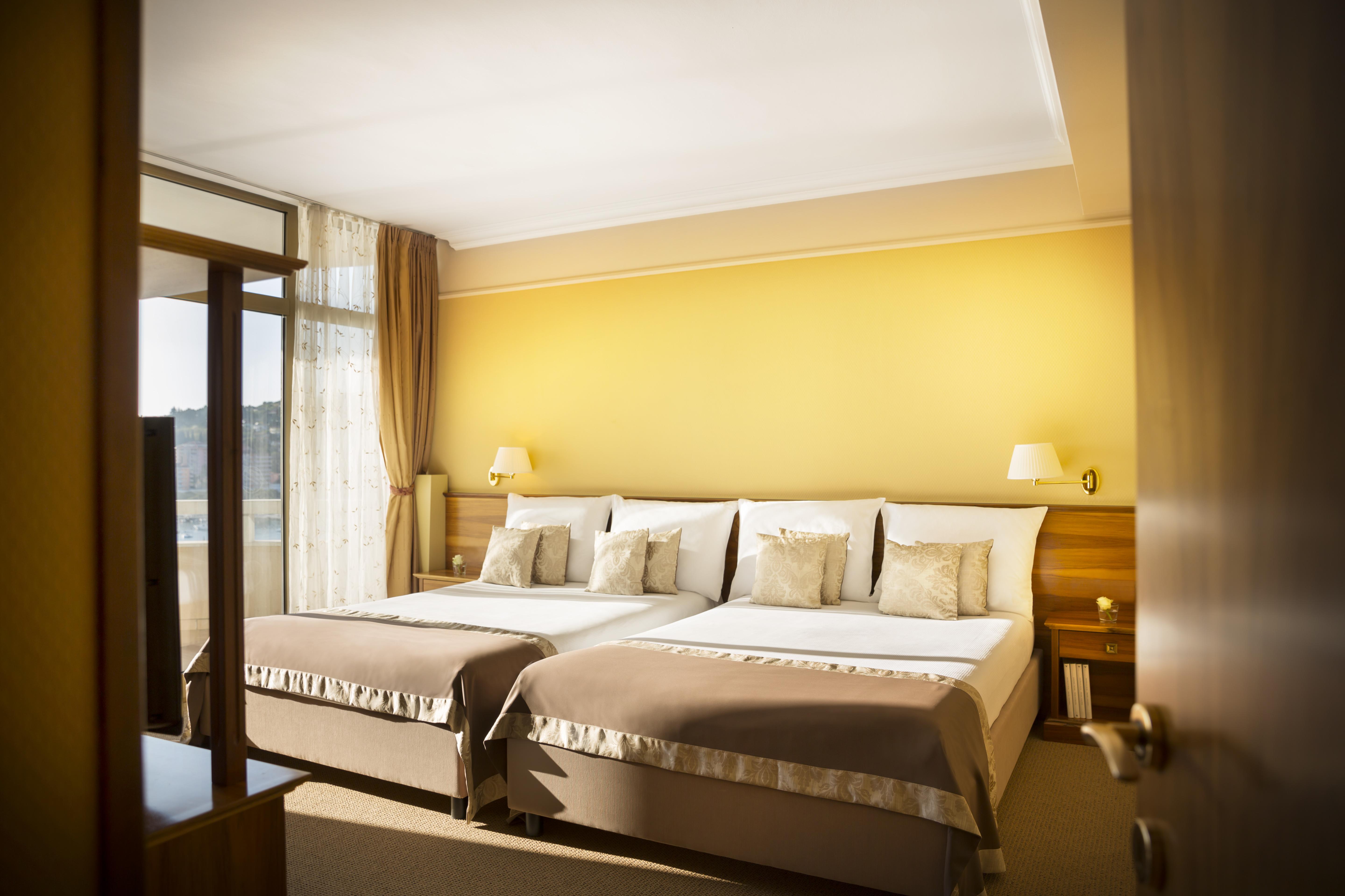 Remisens Hotel Metropol Portorož Exterior foto A room at the hotel