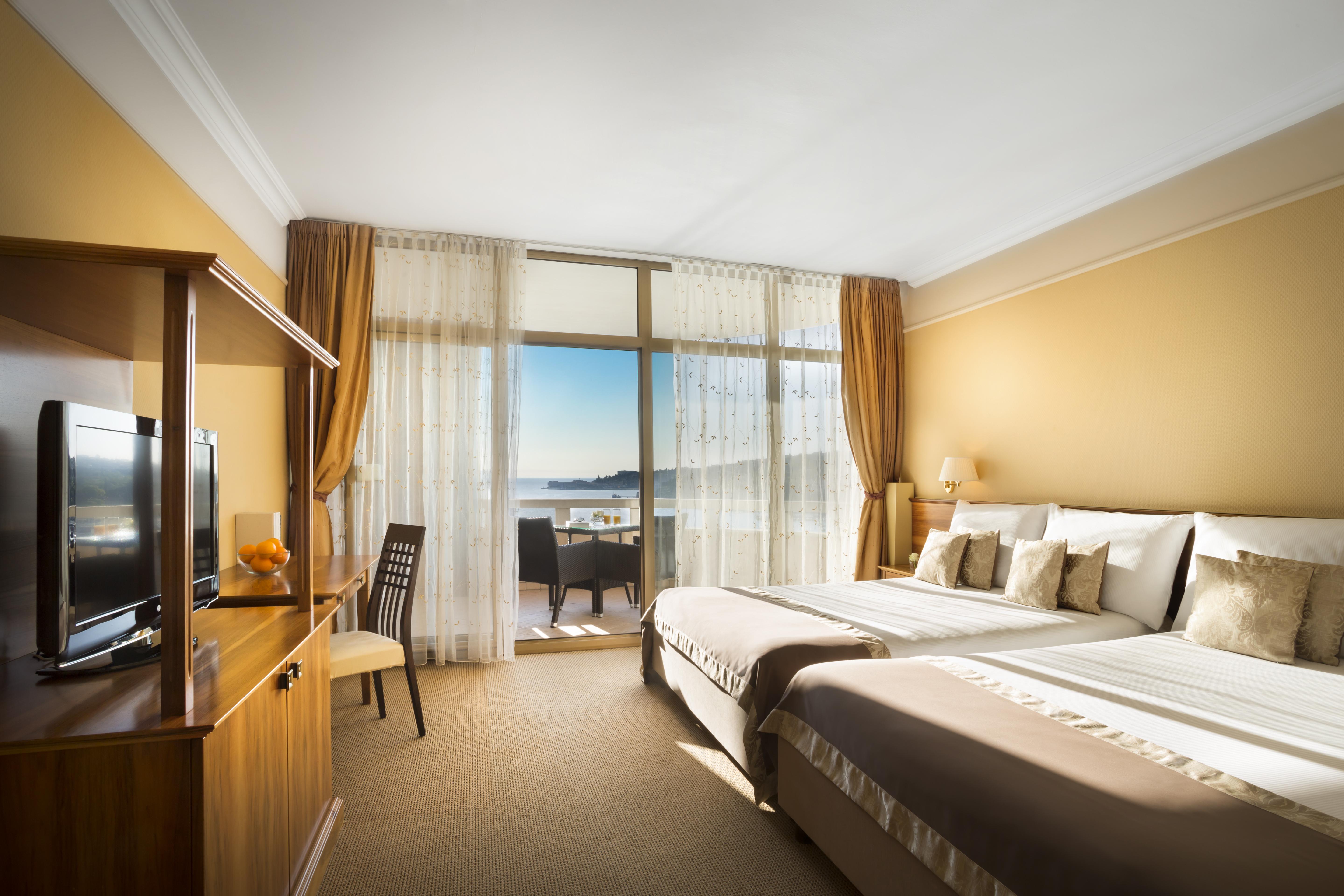 Remisens Hotel Metropol Portorož Exterior foto A room at the Radisson Blu Royal