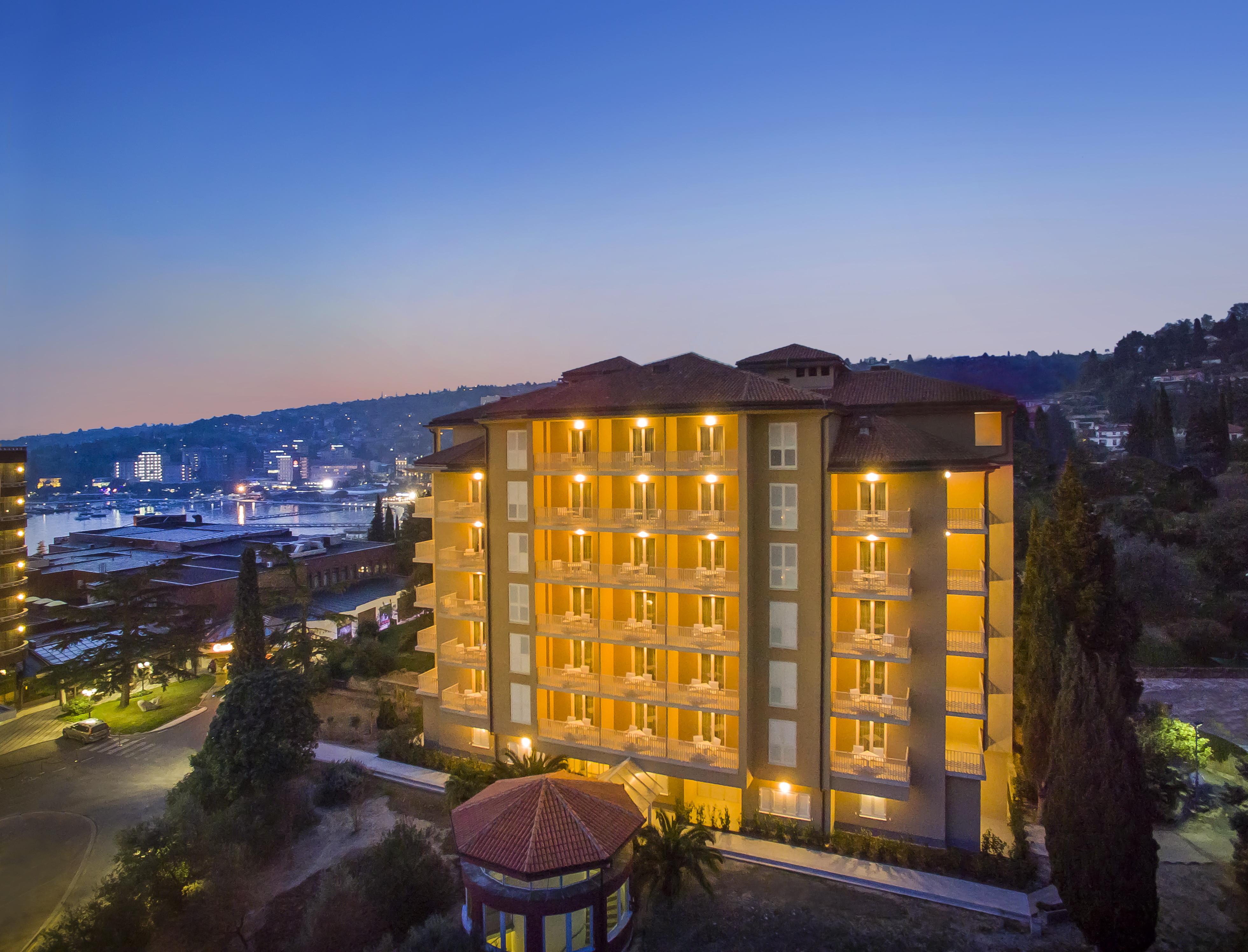 Remisens Hotel Metropol Portorož Exterior foto The new residence halls at the University of Haifa