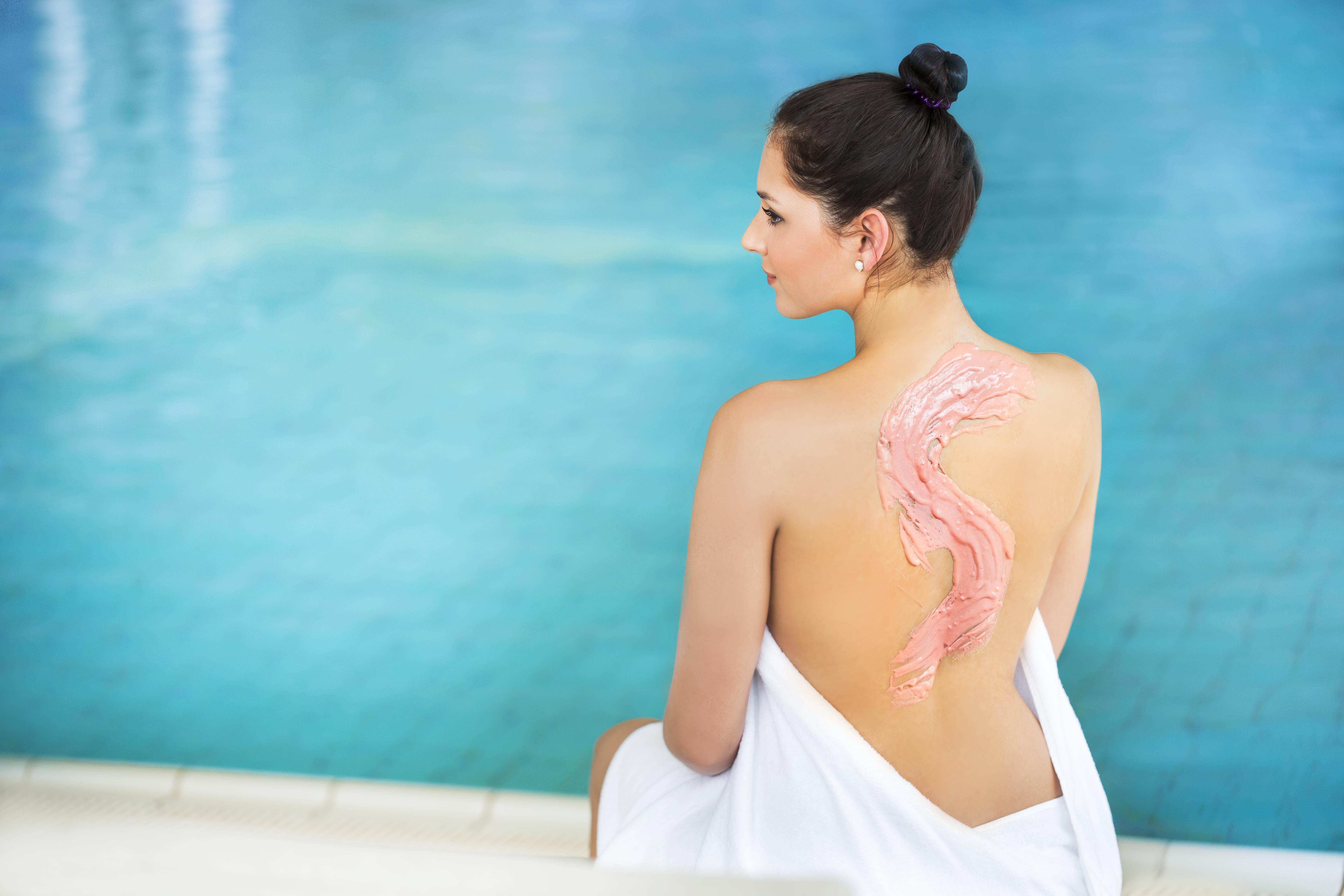 Remisens Hotel Metropol Portorož Exterior foto A woman with a mud pack on her back