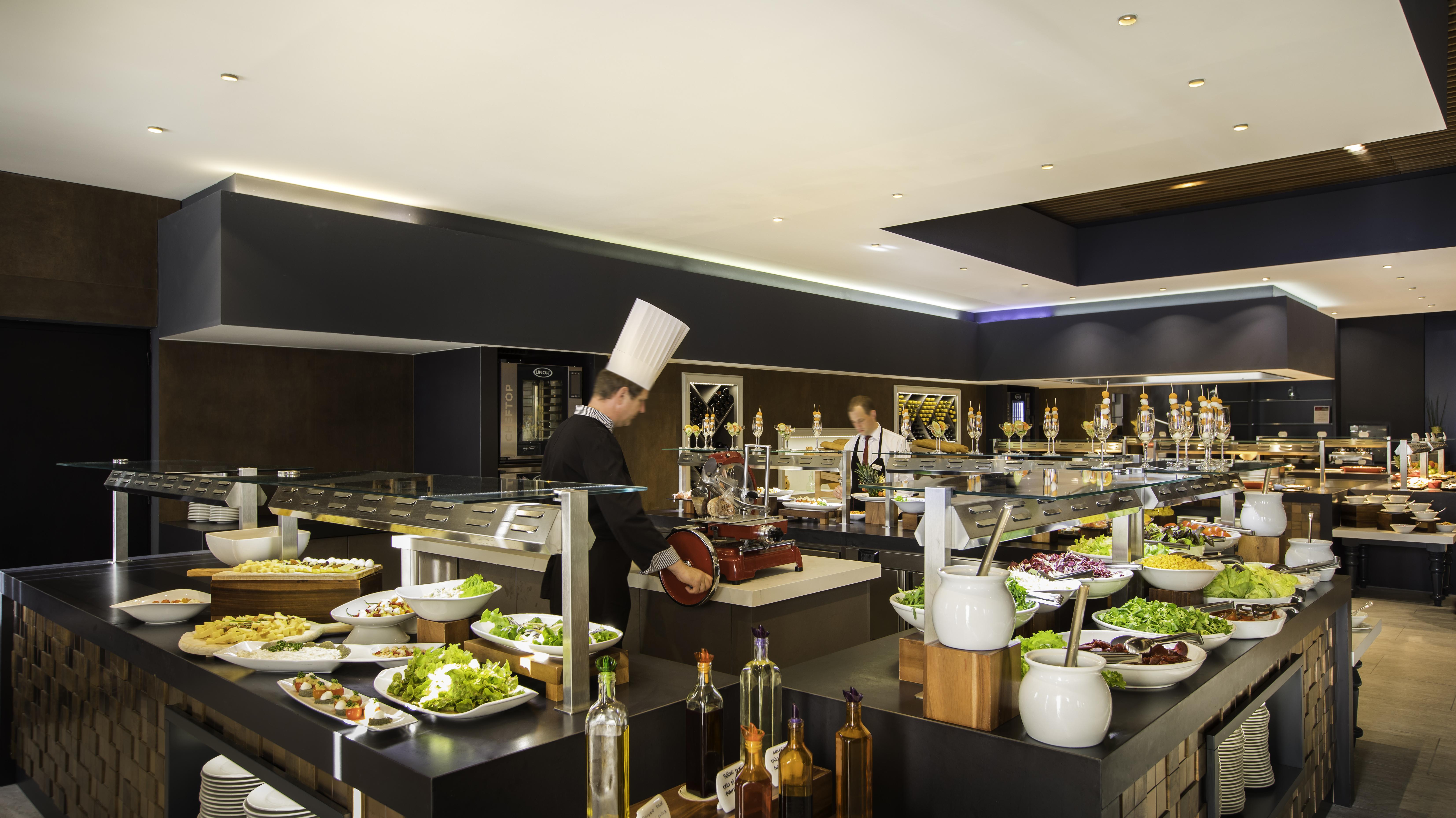 Remisens Hotel Metropol Portorož Exterior foto A buffet at a hotel