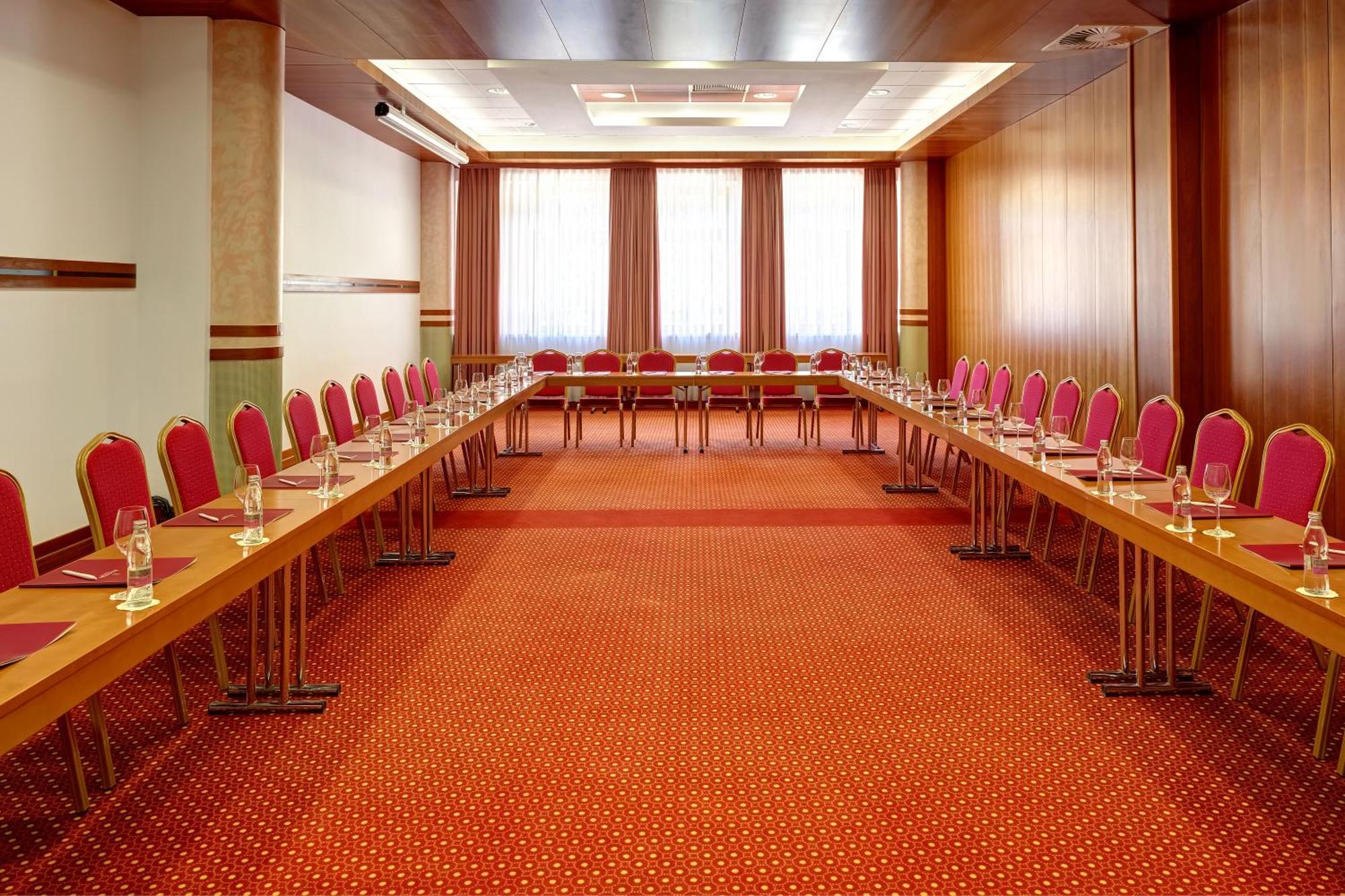 Remisens Hotel Metropol Portorož Exterior foto A typical meeting room
