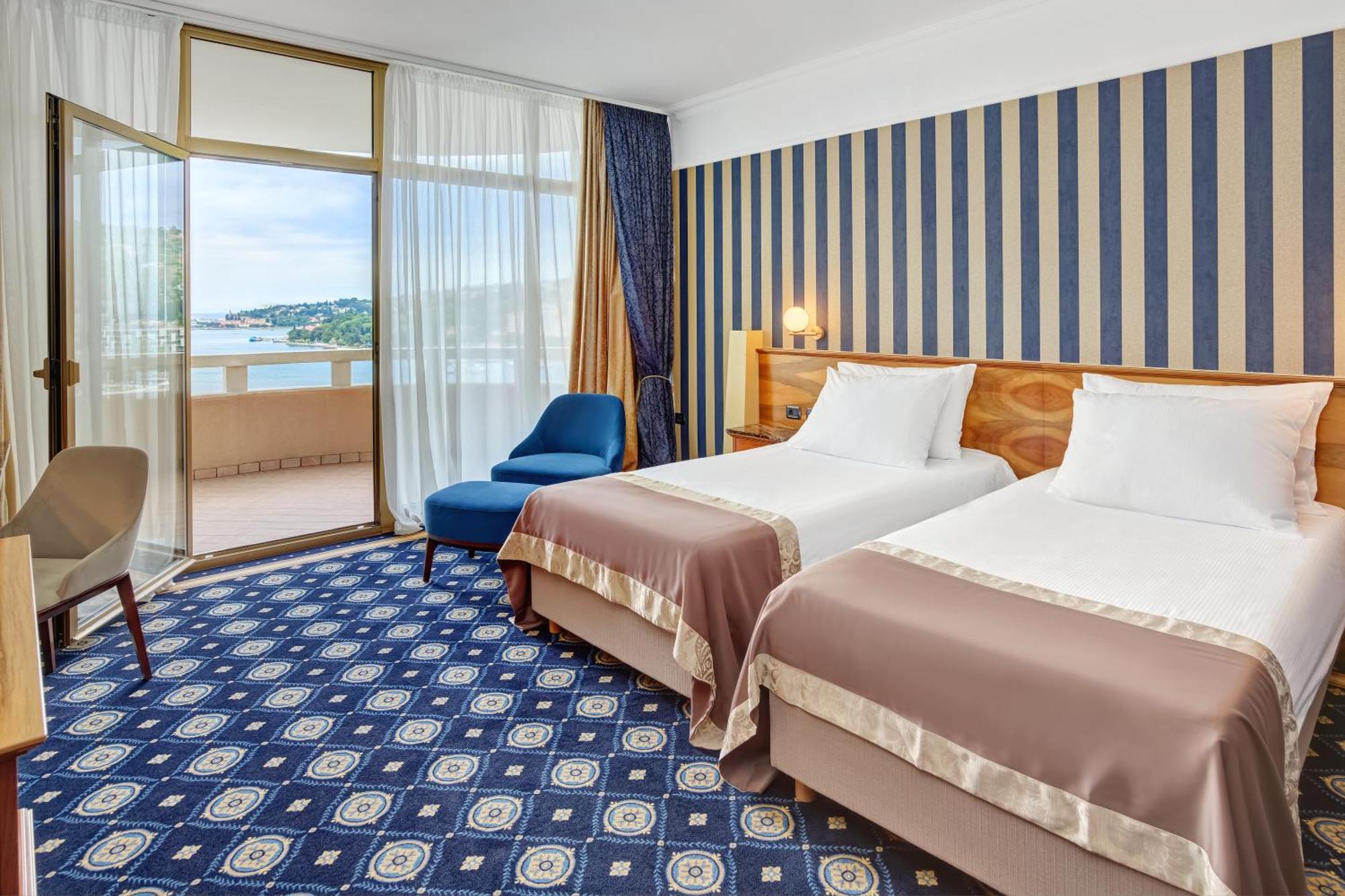 Remisens Hotel Metropol Portorož Exterior foto A room at the hotel