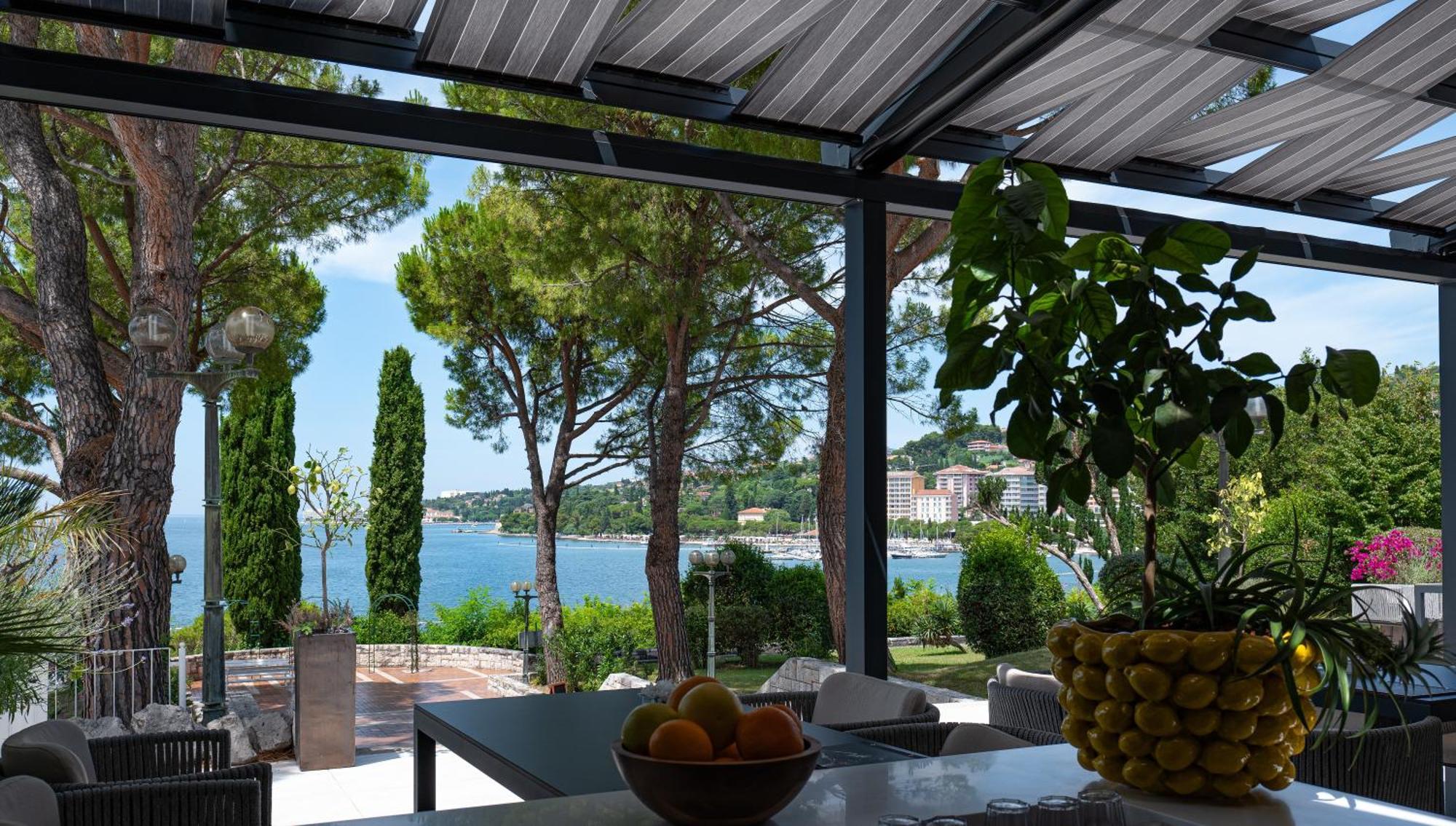 Remisens Hotel Metropol Portorož Exterior foto A pergola
